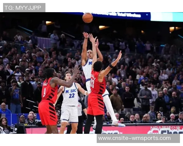 阿伦上半场表现抢眼独得双位数得分助力全队奋战篮下 阿伦上半场表现抢眼独得双位数得分助力全队奋战篮下