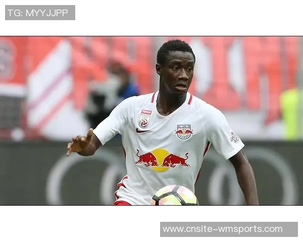 法媒揭秘恩里克新策略训练场引入巨型显示屏提升训练效果 法媒揭秘恩里克新策略训练场引入巨型显示屏提升训练效果